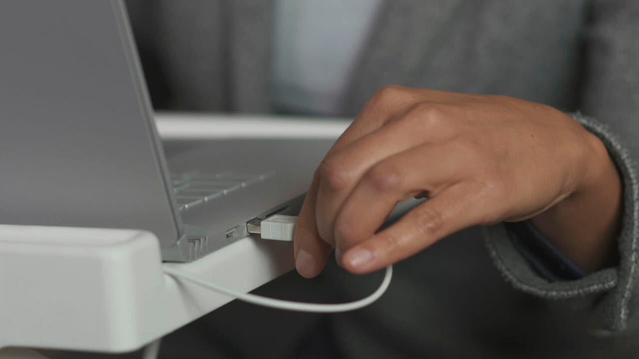 FLEXI-LIGHT: Lámpara LED Ultra-Flexible con Clip de Agarre